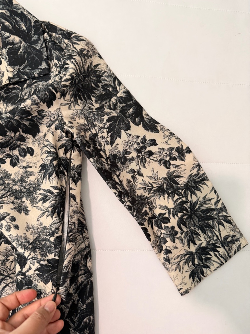 Tuckernuck Black Beige Toile Print Split Neck 3/4 Sleeve Blouse Side zip Size S - Picture 7 of 13